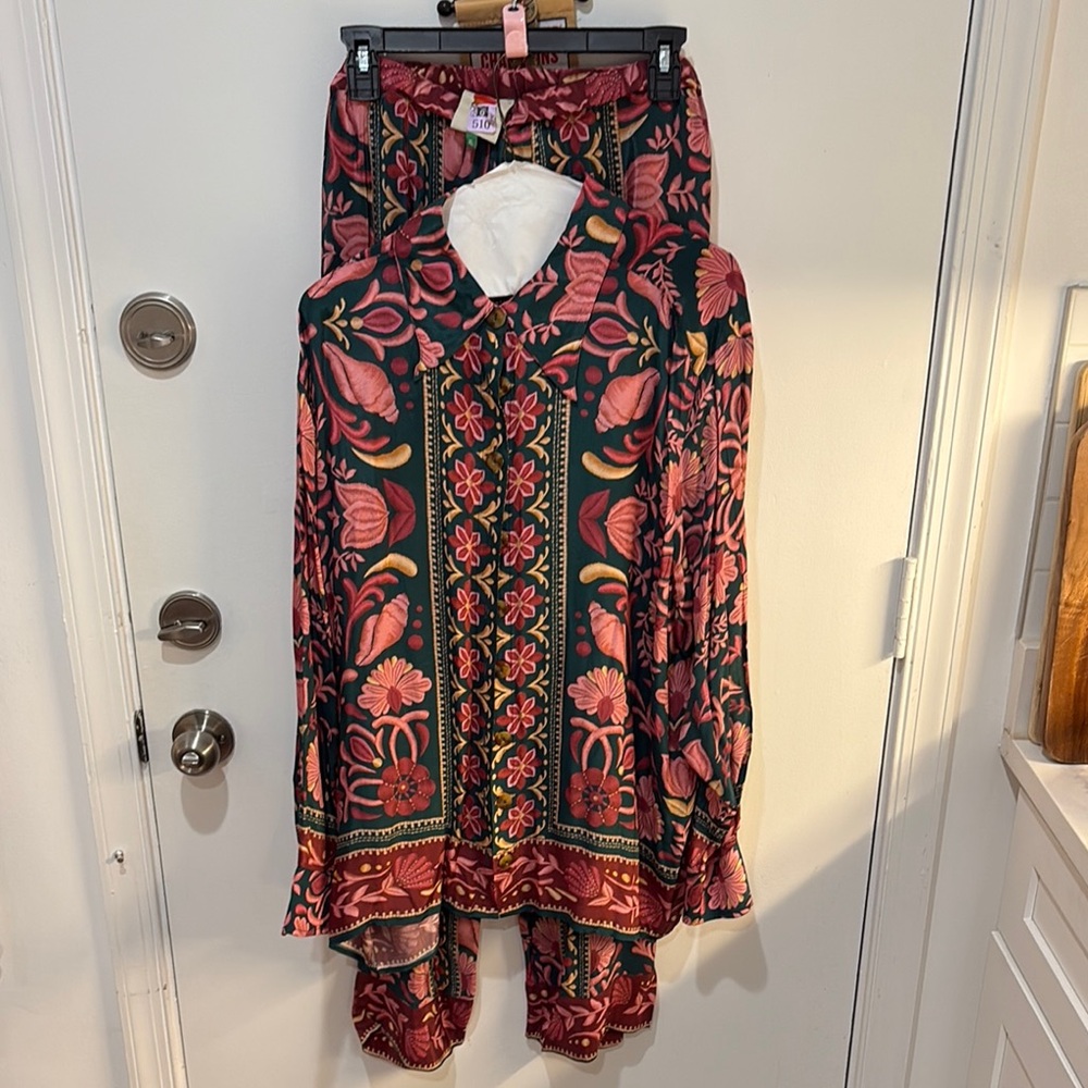 FARM Rio Floral 2-piece pant and matching blouse in Pink and Green!
